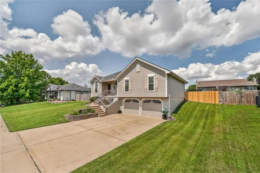 503 Newport Drive, Smithville, MO 64089 - #2