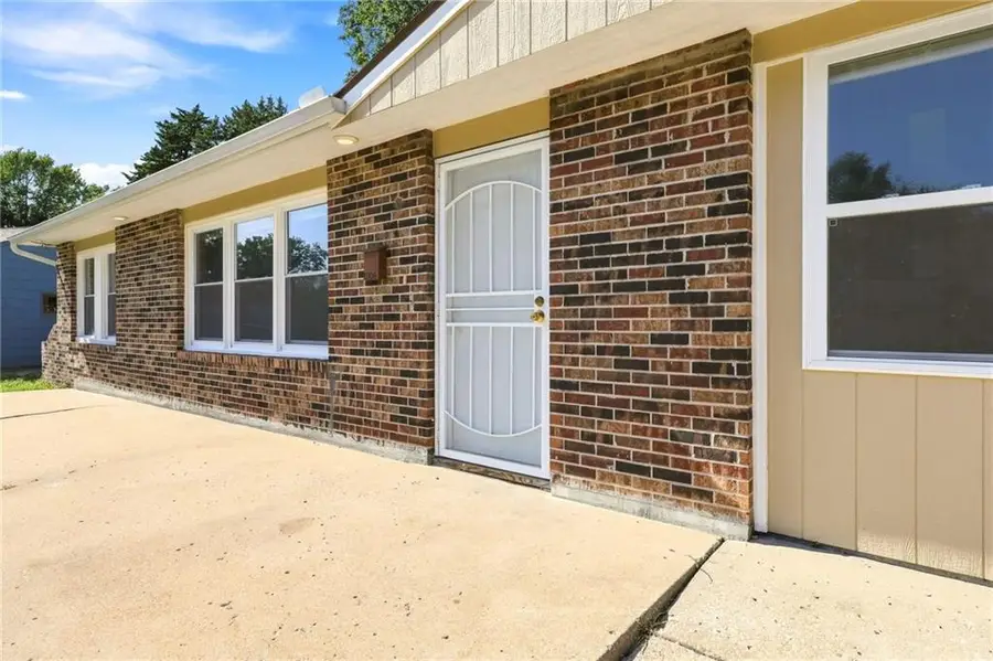 10706 Cambridge Avenue, Kansas City, MO 64134 - #3