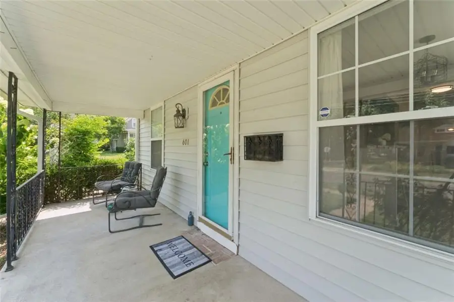 601 W 77th Street, Kansas City, MO 64114 - #3