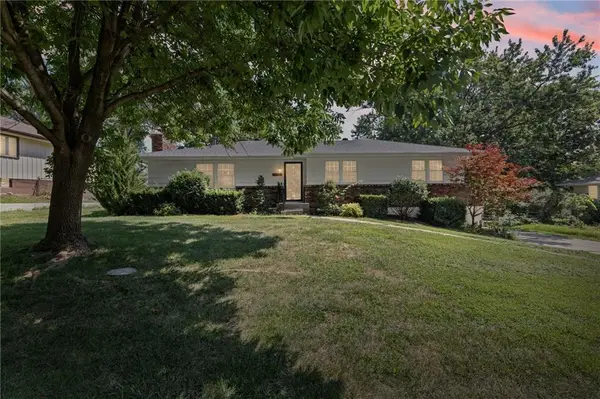 2308 NW Powderhorn Drive, Kansas City, MO 64154