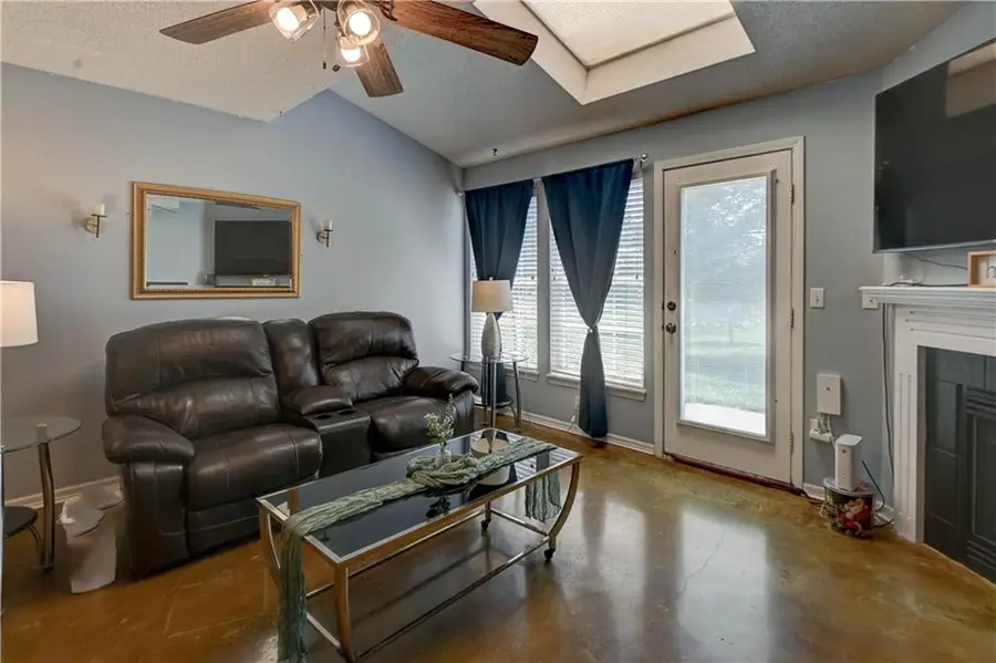 8112 N Lawn Avenue, Kansas City, MO 64119 - #2