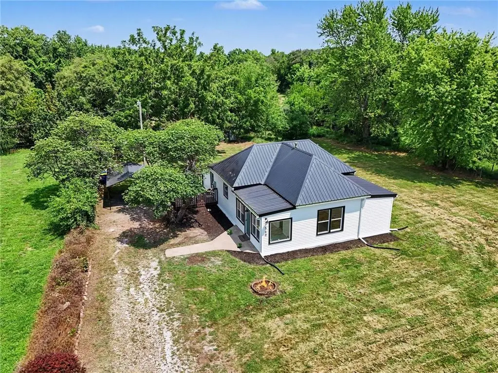 7560 Hoover Road, Smithville, MO 64089 - #1
