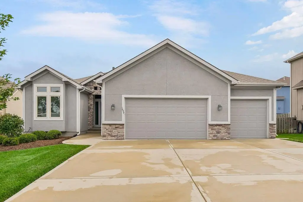 1609 Shadow Drive, Leavenworth, KS 66048 - #1