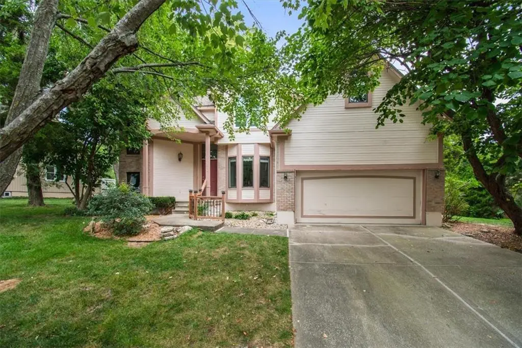 2823 S Stoneridge Drive, Blue Springs, MO 64015 - #1