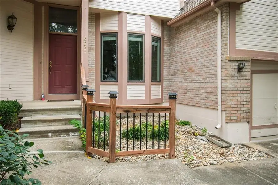 2823 S Stoneridge Drive, Blue Springs, MO 64015 - #3
