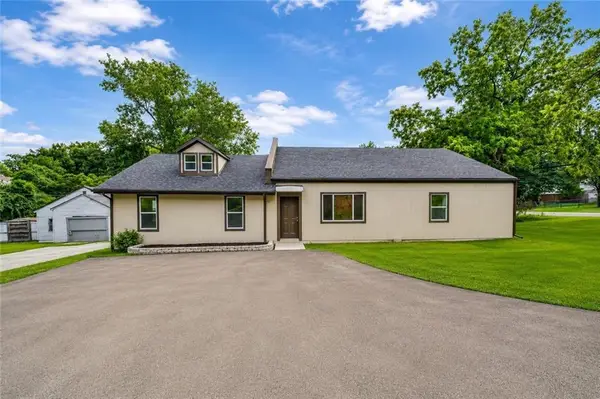 5851 Barnes Avenue, Kansas City, MO 64119
