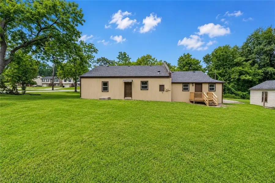 5851 Barnes Avenue, Kansas City, MO 64119 - #2