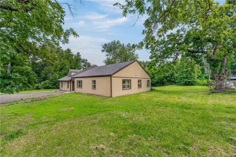 5851 Barnes Avenue, Kansas City, MO 64119 - #3