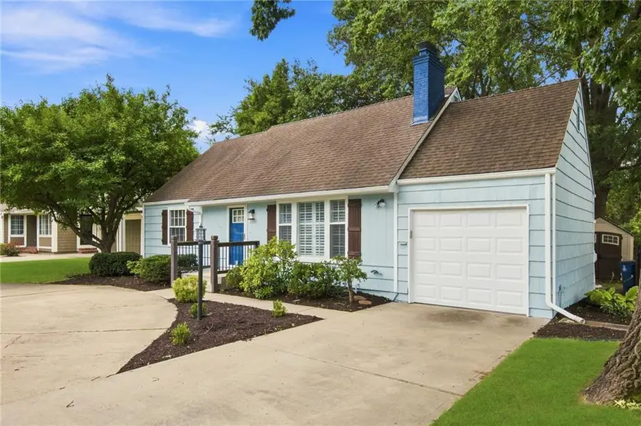 3705 W 71st Street, Prairie Village, KS 66208 - #2