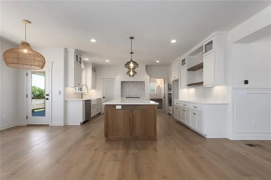 5518 NW Thousand Oaks Drive, Parkville, MO 64152 - #2
