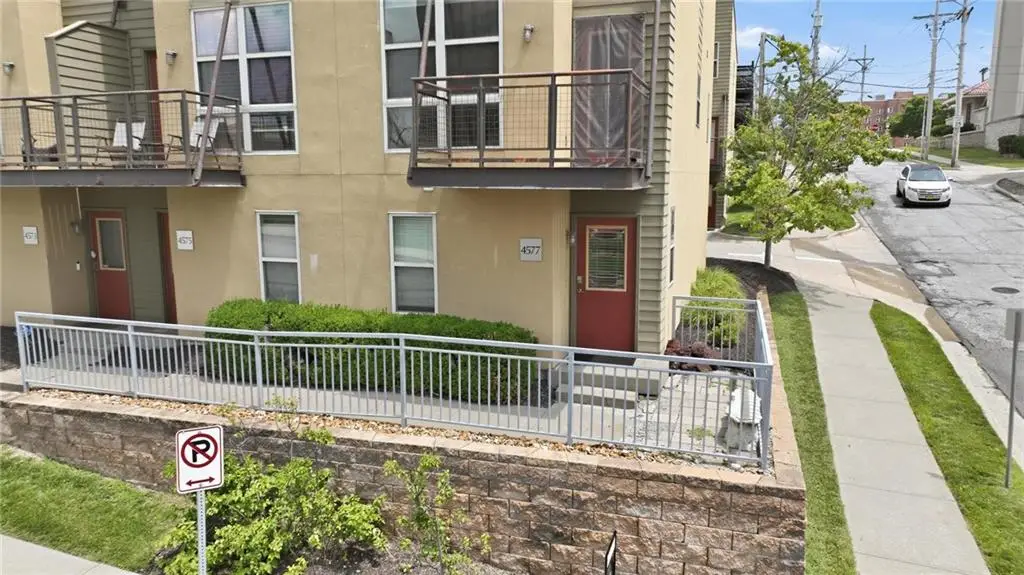 4577 Madison Avenue #E4, Kansas City, MO 64111 - #1