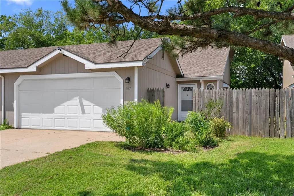 517 Eldridge Street, Lawrence, KS 66049 - #1