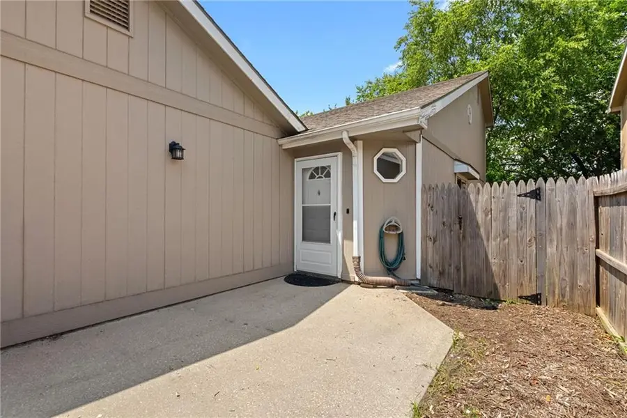 517 Eldridge Street, Lawrence, KS 66049 - #2