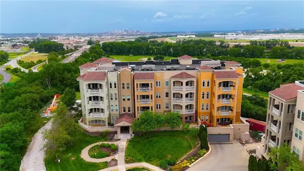 3810 N Mulberry Drive #307, Kansas City, MO 64116