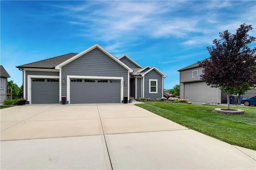 25973 W 143rd Terrace, Olathe, KS 66061 - #3