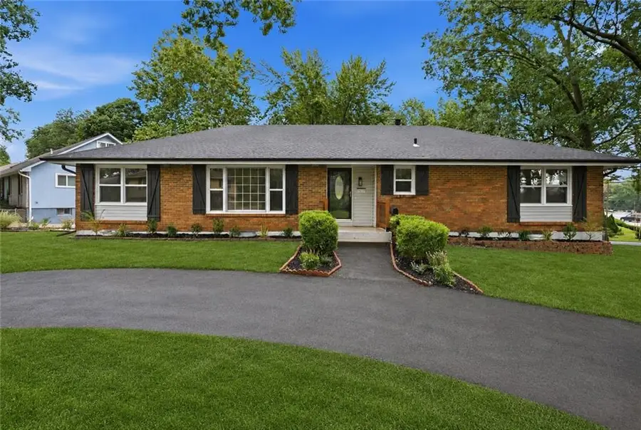 12825 Winchester Avenue, Grandview, MO 64030 - #2