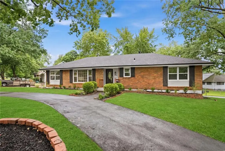 12825 Winchester Avenue, Grandview, MO 64030 - #3
