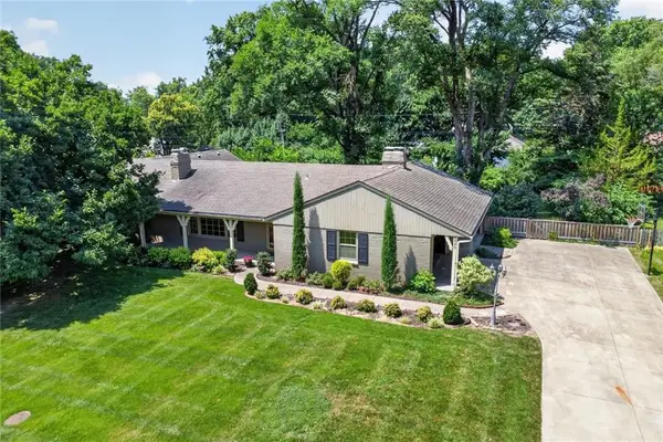 9340 Canterbury Street, Leawood, KS 66206