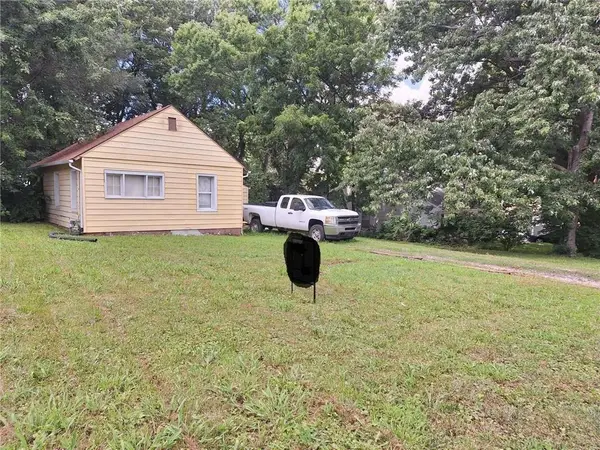 8438 Douglas Avenue, Kansas City, MO 64114