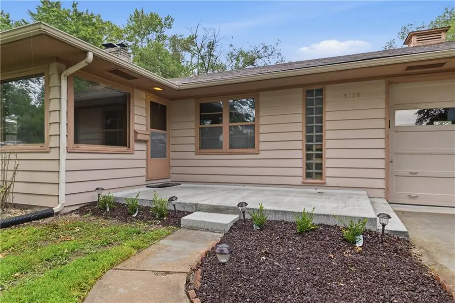 5128 N Lister Avenue, Kansas City, MO 64119 - #2