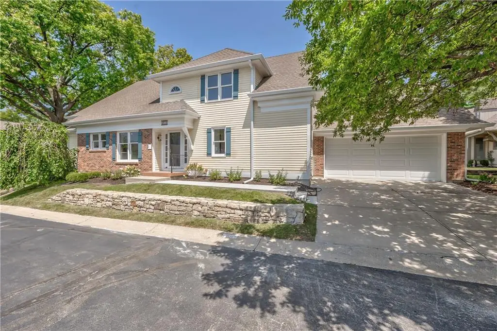 4512 W 90th Street, Prairie Village, KS 66207 - #1
