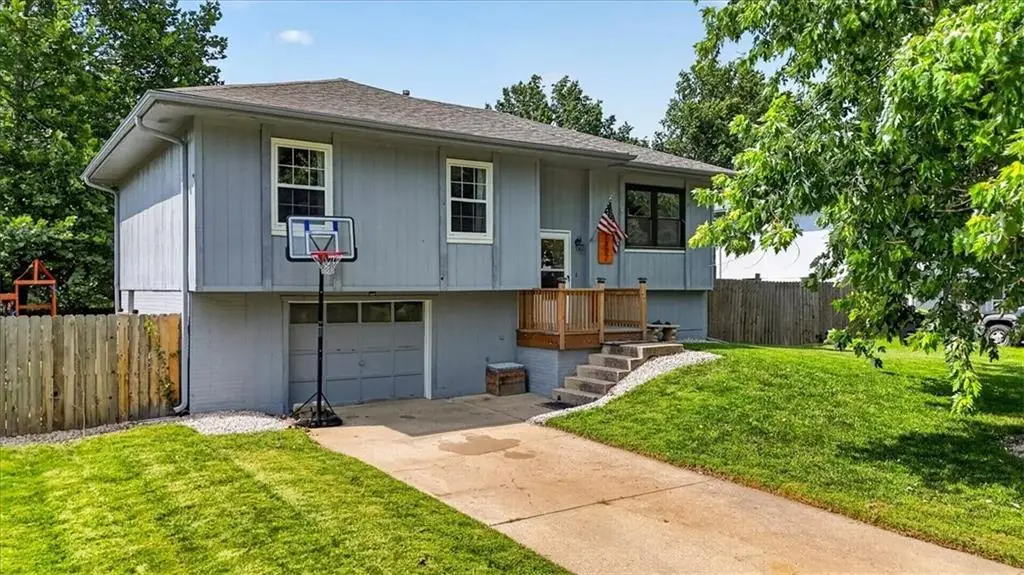 1802 Parkwood Drive, Harrisonville, MO 64701 - #1