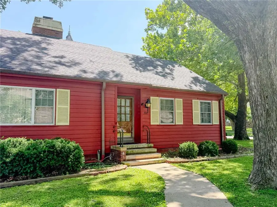 401 E Broadway Street, Iola, KS 66749 - #2
