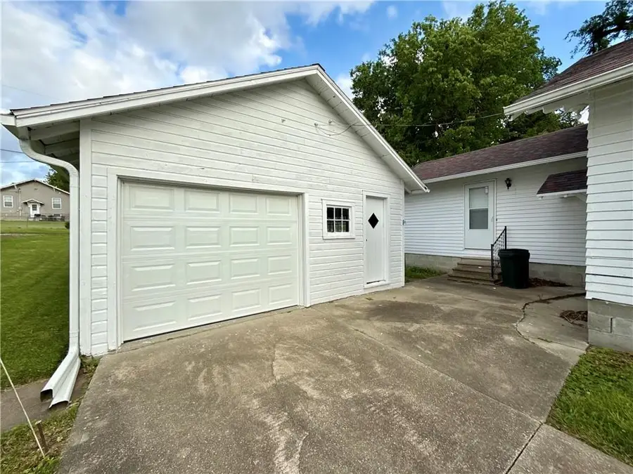 417 S Walnut Street, Maryville, MO 64468 - #2