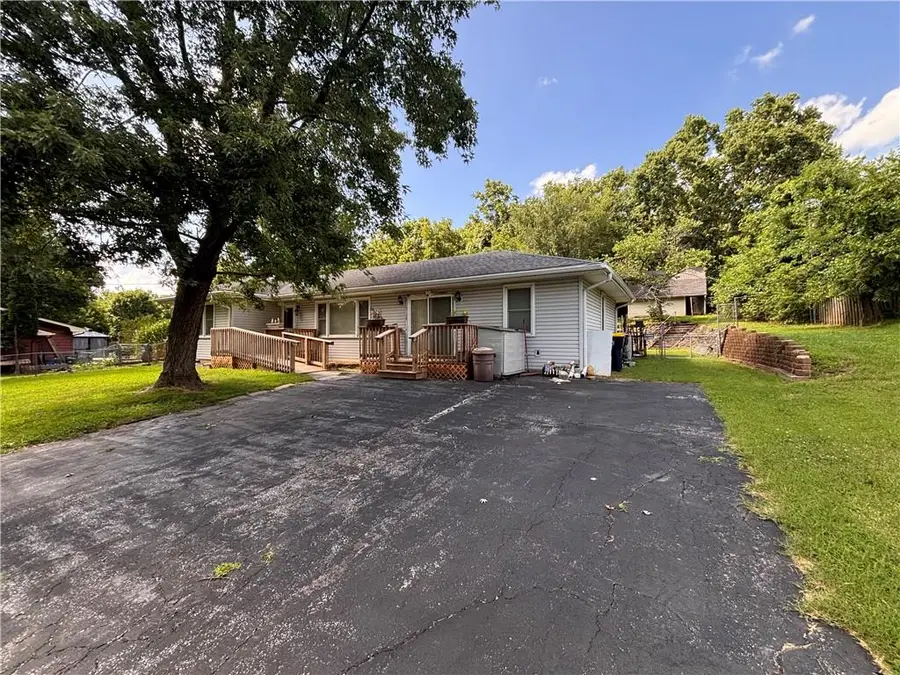 10720 E 43rd Street, Kansas City, MO 64133 - #2