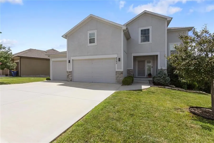8492 Valley Spring Drive, De Soto, KS 66018 - #2