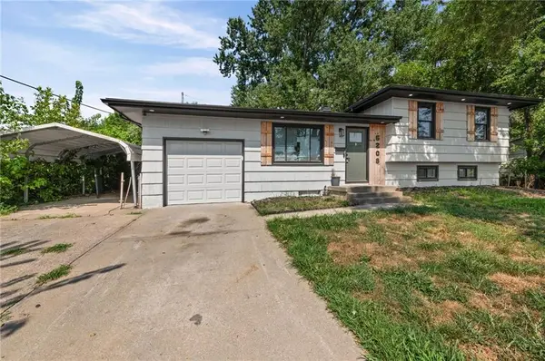 6208 NE Antioch Road, Gladstone, MO 64119