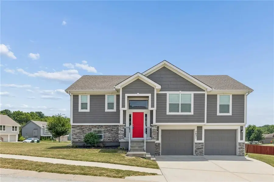 7831 N Walrond Avenue, Kansas City, MO 64119 - #2