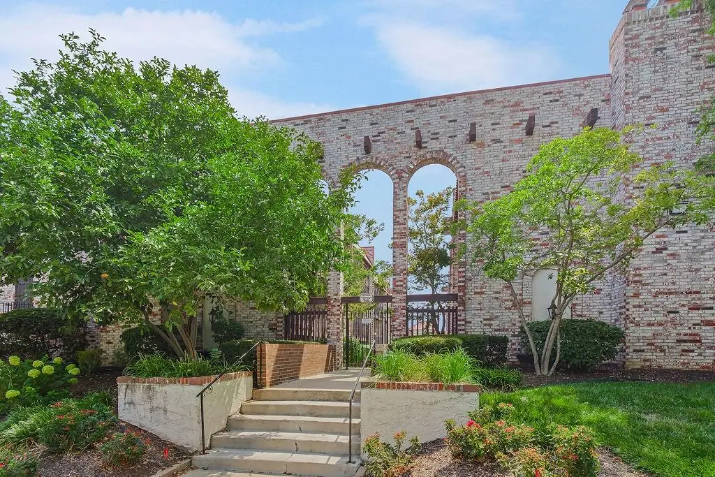 5013 Walnut Street #C, Kansas City, MO 64112 - #1