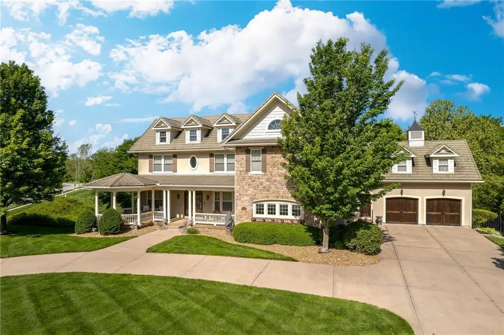 6436 N National Drive, Parkville, MO 64152 - #1