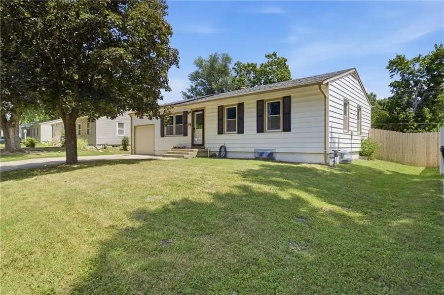 1211 N Cedar Crest Drive, Independence, MO 64056 - #3