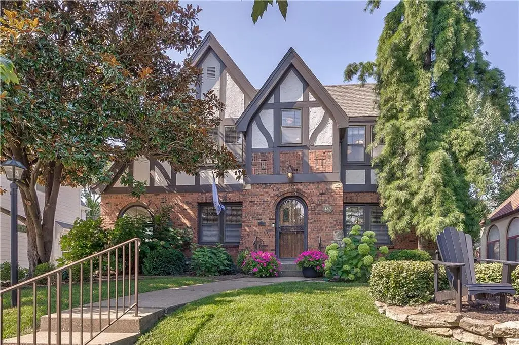 417 W 70th Street, Kansas City, MO 64113 - #1