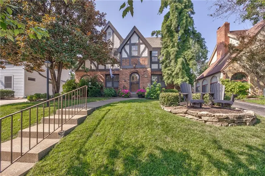 417 W 70th Street, Kansas City, MO 64113 - #2