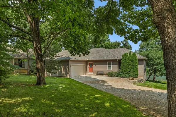 5380 Choctaw Lane, McLouth, KS 66054