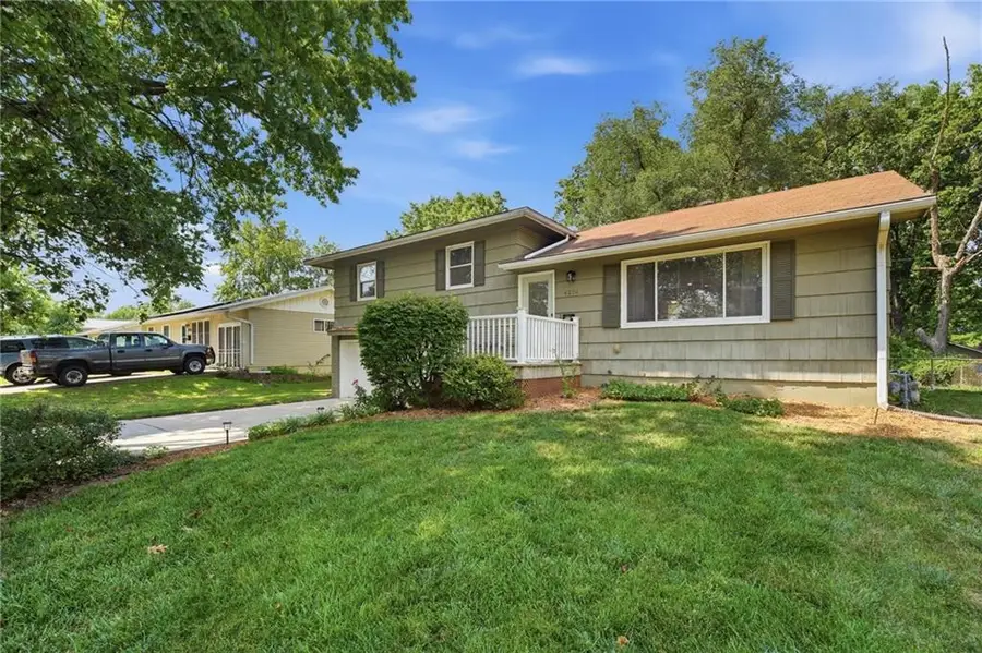 4214 E 113th Terrace, Kansas City, MO 64137 - #2