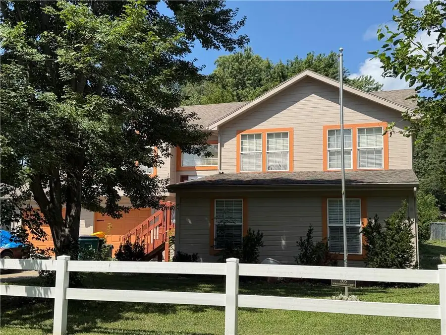 205 N Madison Street, Spring Hill, KS 66083 - #2