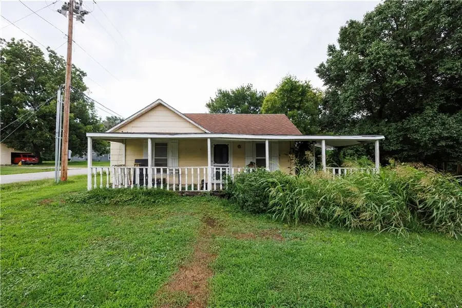 1420 N 4th Street, Neodesha, KS 66757 - #2