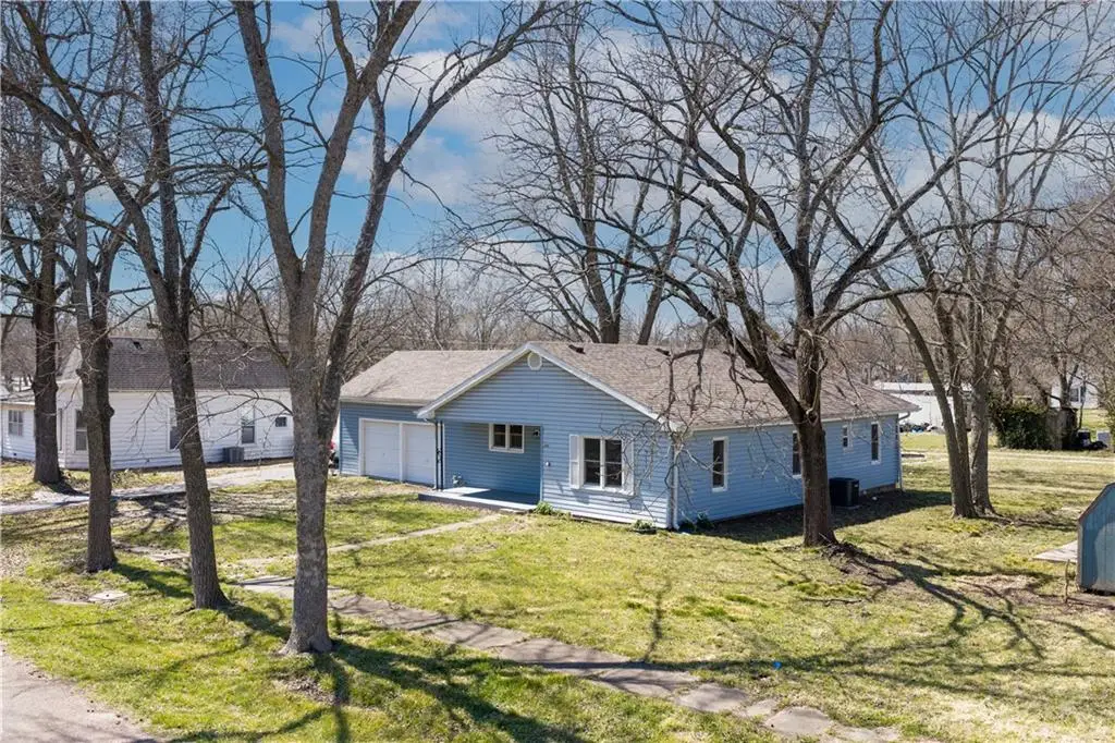 304 S Chestnut Street, La Monte, MO 65337 - #1