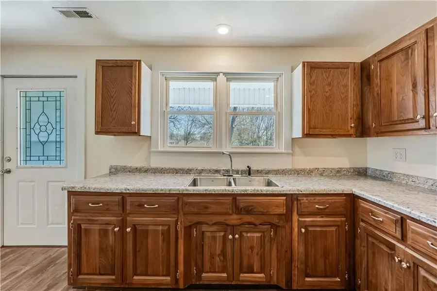 304 S Chestnut Street, La Monte, MO 65337 - #3