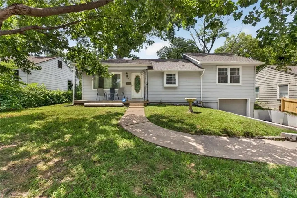 9112 Charlotte Street, Kansas City, MO 64131 - #1