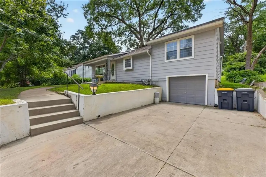 9112 Charlotte Street, Kansas City, MO 64131 - #2
