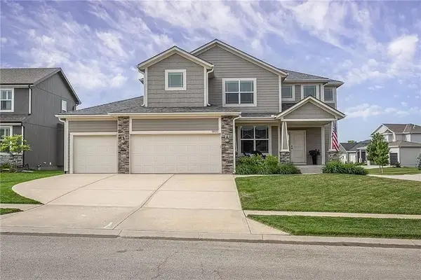 18523 W 193rd Terrace, Spring Hill, KS 66083