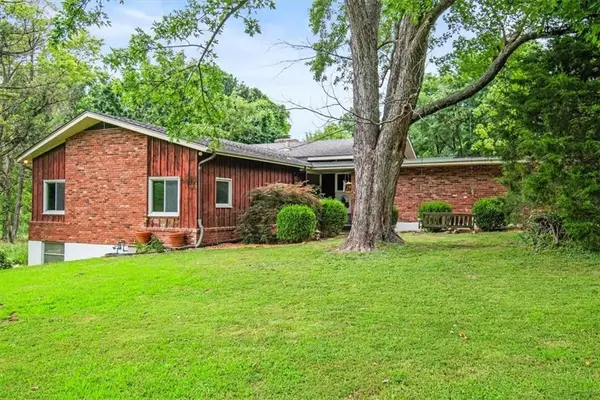 11806 E 39th Street S, Independence, MO 64052