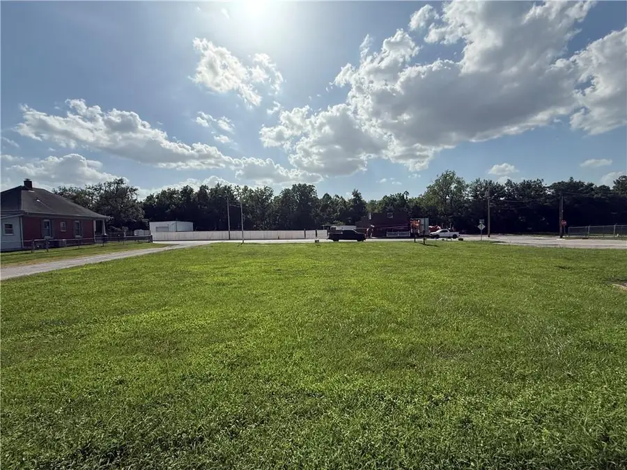 711 N Sterling Avenue, Sugar Creek, MO 64054 - #3