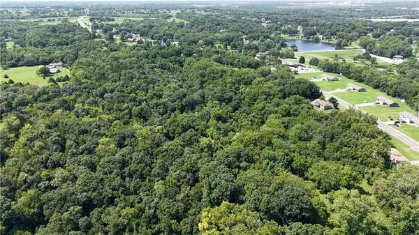 8535 Kill Creek Road, De Soto, KS 66018