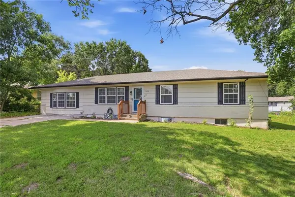 304 E South Street, Harrisonville, MO 64701